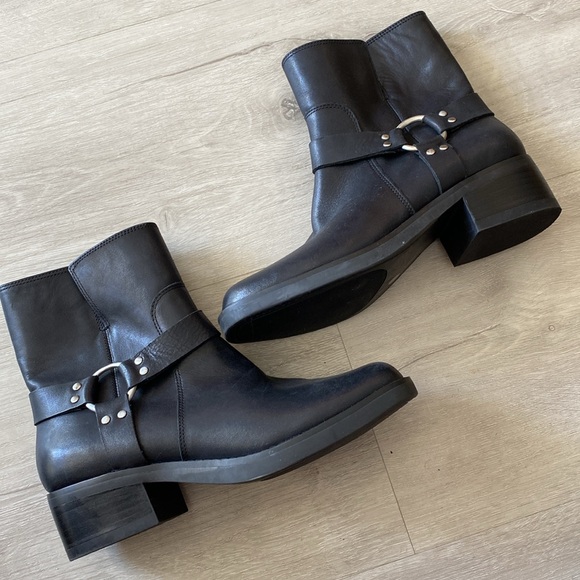 Sole Society Karissa ankle boots, Black leather. Square toe. size 7.5 like new - Picture 3 of 11